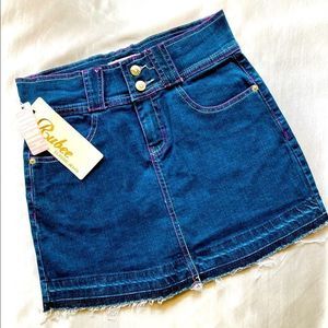 Brand NEW Rubee Jean Mini Skirt Size 7 US size 4/6